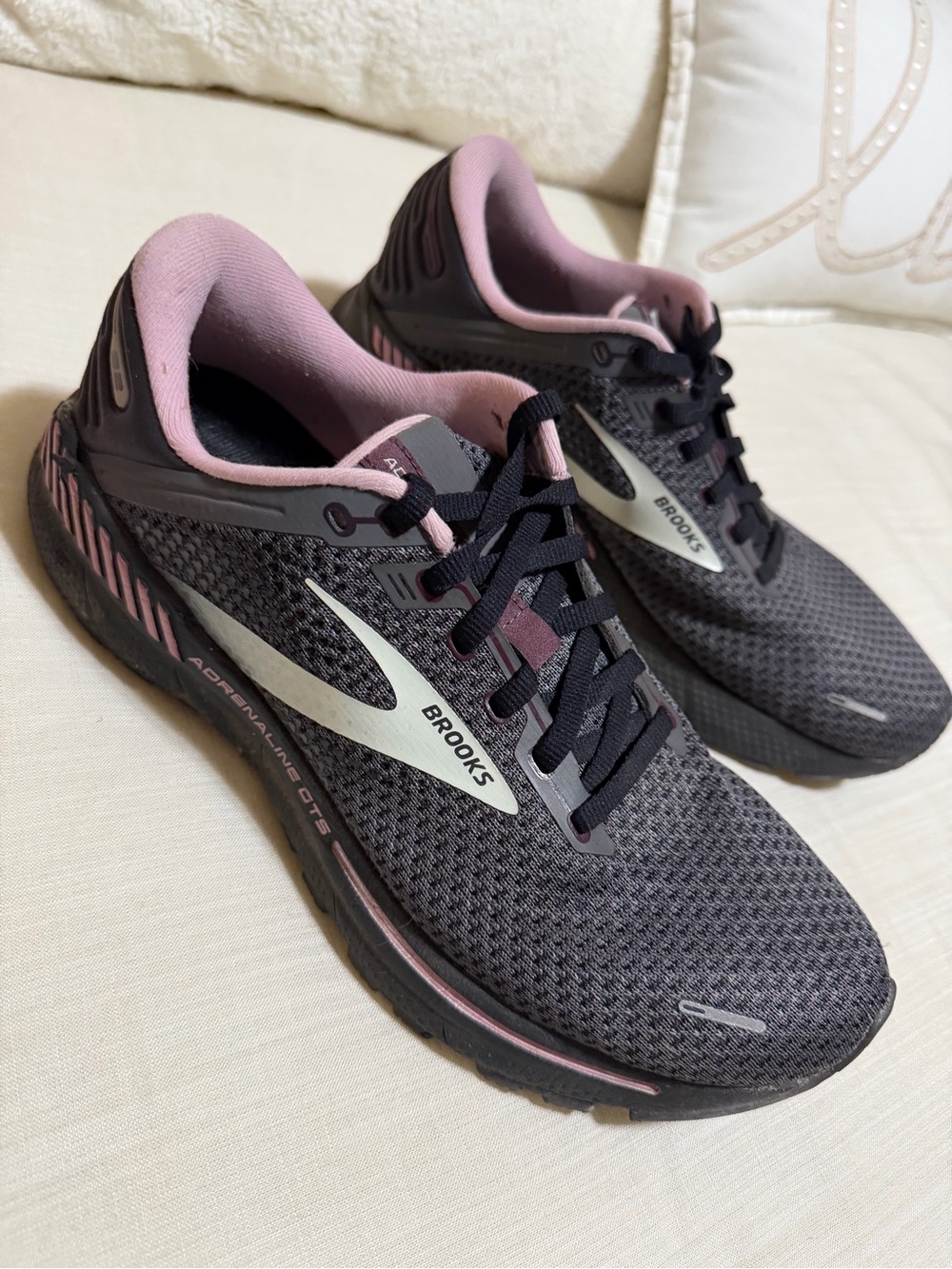 Brooks Adrenaline GTS 22 woman’s size 11